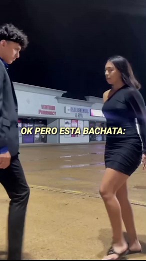Bailando Bachata: Parejas y su Ritmo Romanticón