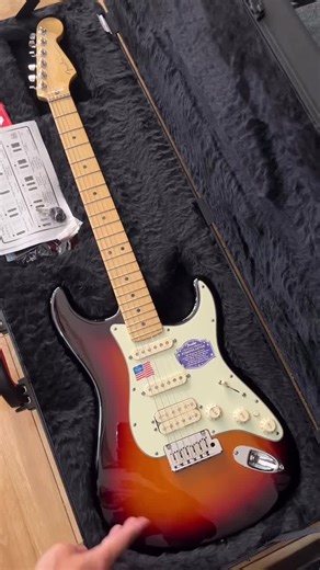 2012 FENDER AMERICAN DELUXE HSS with S1 SWITCH STRATOCASTER MADE IN USA #mousikestore #mousikestorebandung #caracerdasbelibekas #fenderguitars #fenderstratocaster #fenderamericandeluxe #fenderusa