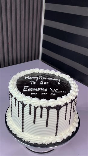 Hello beautiful people 🥰…decorate this 12 inch cake with me 😍🤍 This cake was so big and beautiful that the camera wasn’t even doing justice to it 🥹 And the review was amazing as always 💯 For all your celebration cakes,kindly send us a dm or call 07033583105,09053424844 #cake #cakedecorating #cakedecoration #reel #bts #cakereel #cakesinauchi #cakesinedo #birthdaycake #auchicakes #mehasconfectionery #cakesinbenin #smallbusiness #smallbusinessowner #fyp #foryou #creatorsearchinsights