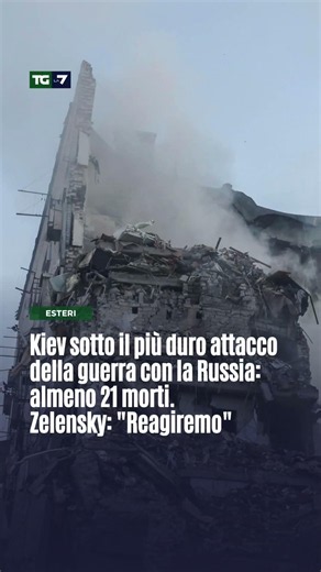 Kiev sotto il più duro attacco della guerra con la Russia: almeno 21 morti. Zelensky: "Reagiremo"