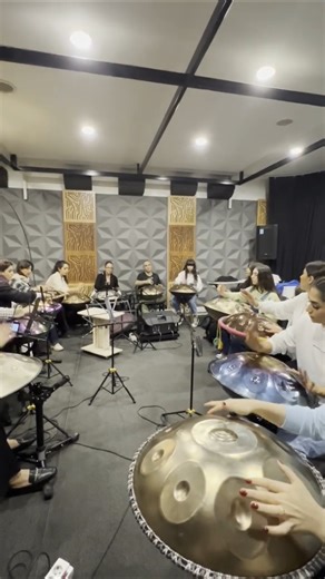 Master Chavoshi group handpan training builds unity, rhythm, and steady progress together.