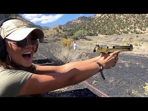 Beautiful Girls Shooting the Golden Desert Eagle 50AE!