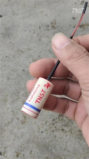 Testing 2g of explosives and firecrackers made from kno3