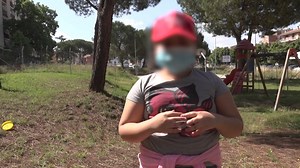 “Mi sto divertendo tanto, vorrei stare sempre qua!” Tanti bambini sono tornati a giocare ieri nei nostri Spazi Futuro, per vivere un’estate di socialità, gioco e educazione. L’apertura di questi spazi per la stagione estiva rientra nel programma #RiscriviamoIlFuturo, un intervento di risposta all’emergenza Covid-19 che in un anno si propone di raggiungere 100 mila bambini e adolescenti nei quartieri privi di servizi e opportunità. GUARDA IL VIDEO⬇⬇ | Save the Children Italia