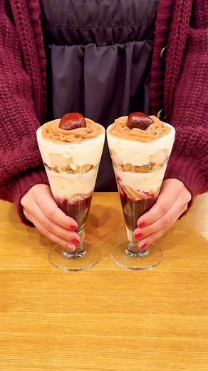 長崎グルメ⭐️ 大人女子グルメ•九州宿 on Instagram: "ナナズグリーンティーの新メニュー✨ @nanasgreentea_official @nagasaki_gurume ←長崎の美味しい情報 みらい長崎ココウォークにある 人気カフェで11/5〜 ホリディシーズンメニューが登場✨ 今回紹介したのは 明太子のチーズリゾット 海老とほうれん草のトマトチーズリゾット 大人のモンブランパフェ ほうじ茶のモンブランチーズケーキ 冬限定の玄米入りリゾットや 栗×カシスの大人のスイーツは この冬絶対に食べたい一品！！✨ オシャレな空間で 女子会やデートにも最適！ カウンターもあるので お一人様にも◎ 11/20〜福袋の販売もあるそうなので 是非チェックしてみてね🫶 ┈┈┈┈┈┈┈ ❁ ❁ ❁┈┈┈┈┈┈┈┈ nana's green tea みらい長崎ココウォーク店 @nanasgreentea_official 住所：. 長崎県長崎市茂里町1-55 みらい長崎ココウォーク5F 電話：095-865-7708 営業時間と定休日：みらい長崎ココウォークに準ずる 席：カウ