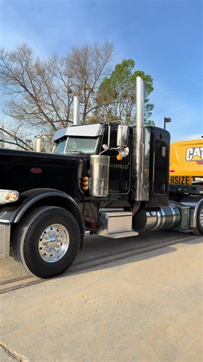 CAT 340 with a 30” Bucket Rolling on the Road