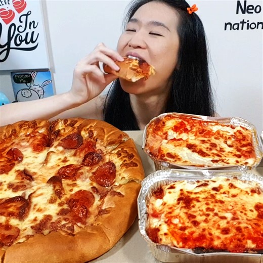 Enjoying a huge Pizza Hut feast! Beef Lasagna, Creamy Baked Chicken Pasta, Pepperoni Stuffed Crust and Chocolate hazelnut Egg Tarts! What do you like to order from Pizza Hut? #mukbang #asmr #fastfood #pizza #cheeselover #pizzahut | Peggie Neo