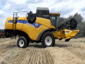 Moisson de l'orge/barley harvest 2011 with the New New Holland CX 5080 in France