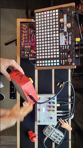 DIY Contact Mic Live Looping on Deluge + Pedals