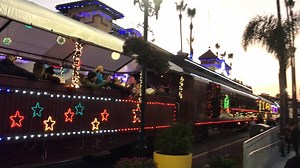 5.5K views · 203 reactions | Don't miss the final dates for the extended Holiday Lights Train! Departing from the Santa Cruz Beach Boardwalk through December 31st. TICKETS: quantixtickets1.com/php-bin/quantix.php?fn=135 | Roaring Camp Railroads | Facebook