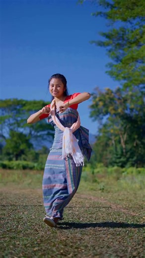 Ritisha Uzir on Instagram: "Aavan Jaavan . . . . . . . . . How to increase Instagram follower How to reach explore page Instagram followers hack Engage more on Instagram How to make reels go viral Instagram reel views increase . . . . . . . #trendingreels #viralreels #dance #instamood #bollywood"