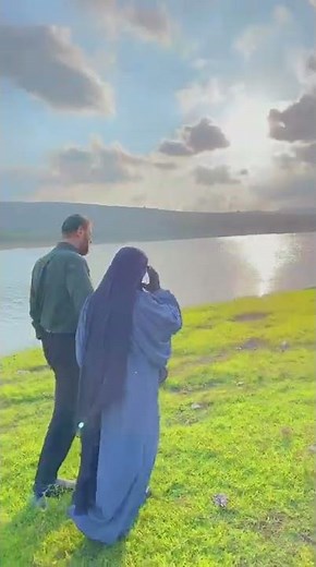 الله اكبردكتورعلي مع زوجته .في سبيل الله نمضي نبتغي رفع اللواء
