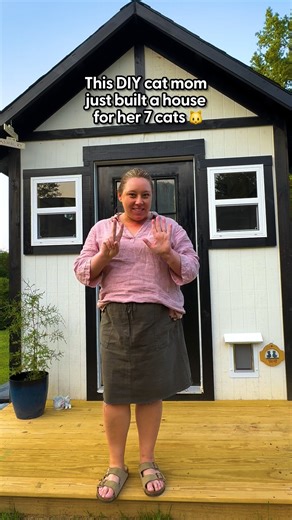 Their dad even built them their very own cat-safe garden, complete with catnip 🌿 😂 Elizabeth told us her seven rescue cats used to sleep in the garage at night. When their dad wanted the space back, she built them a cozy cabin of their own and once it was finished, he added a cat-safe garden where they could lounge, explore, and relax 😍 See more from Elizabeth Smith on Instagram: thedo.do/Bulldogsandbaggage and TikTok: thedo.do/bulldogsandbaggage. | The Dodo