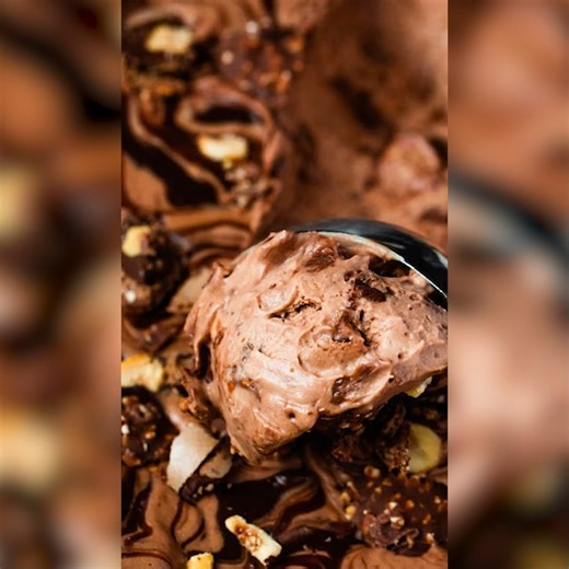 Italian Gelato at Brunetti Classico Brunetti Classico crafts delectable Italian gelato, and among their tempting array of flavors, the Rafaello Rocher stands as an irresistible choise. This exquisite blend of hazelnut and chocolate promises a divine experience! You definitely can't miss an authentic Italian gelato at Brunetti Classico. #brunetticlassico #italiangelato | Vincenzo's Plate