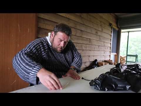 Splitting Sinew (Kangaroo Sinew harvesting)