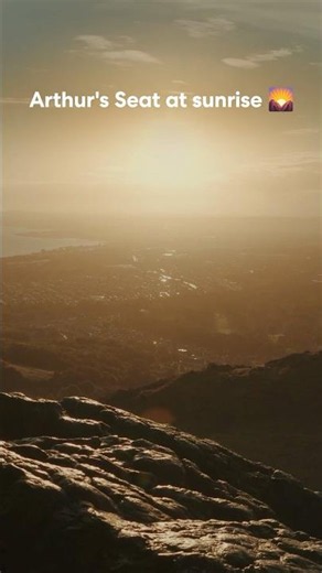 Arthur’s Seat at sunrise = unreal views 🌄