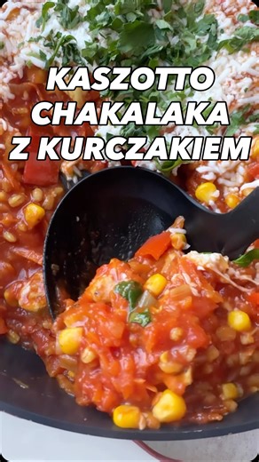 Kwestia Smaku on Instagram: "NOWE Kaszotto CHAKALAKA z kurczakiem, papryką, marchewką i kukurydzą, doprawione imbirem i curry 😋 Link w profilu / stories lub na www.kwestiasmaku.com"