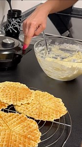 5.7K views · 31 reactions | Jeste li probali galete sa tikvicama po našem receptu? U pitanju je mnogo lepo jelo, idealno i kao doručak i kao večera. Ceo recept pogledajte u komentarima ❤️ #marininakuhinja #marininrecept #tikvice #zucchini #galette #bakinkolac #waffles #domacahrana #domacajela #tasty #jelasatikvicama #zdravahrana | Najbolji domaći video recepti | Facebook