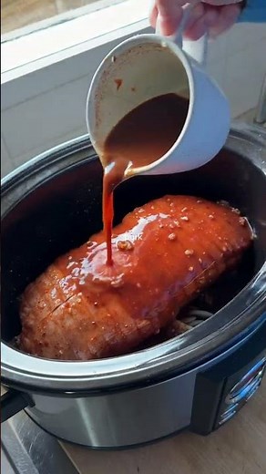 Slow Cooker Pulled Pork Burgers 🍔🔥 | Easy Family Dinner Recipe