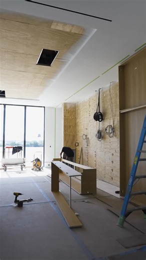 ROA® | Custom Woodwork on Instagram: "Project in Progress 🔥🔥 results soon! @tamara.feldman.design @cdc_builders @palomasilvaes #LuxuryHomeOffice #InteriorDesign #HomeWorkspace #CustomFurniture #ElegantInteriors"