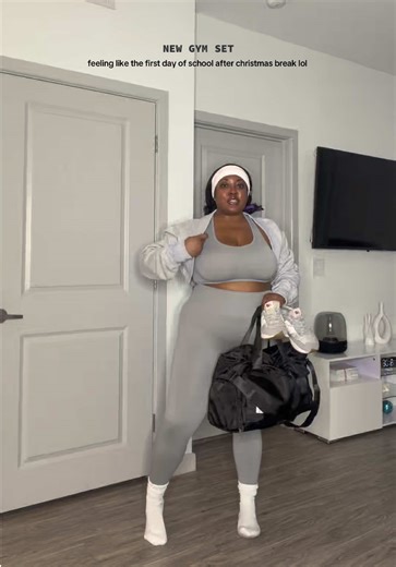 just wanted to show off my new workout set lol | i got the set & shrug from @Amazon