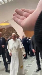 Riposa in pace, Papa Francesco. Grazie per tutto. Addio. Ho avuto l’onore di scrivere la tua biografia e tu ti sei fermato a salutarmi. Sei stato e resterai un grande. Mi mancherai per sempre. 💔💔💔 | Omar Favoriti