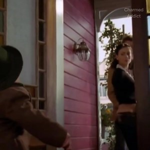 .Bonjour les Charmed Addict, .Petit extrait d'un épisode que j'aime beaucoup, le 17 de la saison 5 "Les Leprechauns", où nos trois soeurs essaient d'utiliser leur chance à leurs manières. .L'épisode est disponible en entier ici : https://m.ok.ru/video/44647516751 #Jérôme | Charmed Addict