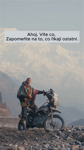 PROGRES ON on Instagram: "Cizí názory často mluví hlasitěji než ten vlastní. Jakmile je ztišíš, začneš si uvědomovat, co ti dává energii a smysl. Neznámý vývoj nemusí být hrozbou — může být pozvánkou k růstu. 🎬 Zdroj videa: joshguvi 🔊 Překlad & úprava: progresone_ #osobnitransformace #vlastnipravidla #zivotbezstrachu #vnitrniklid #odvahažit #inspiracekazdyden #osobnivoj #zivotnivize #vedomypristup #motivacnivideo"