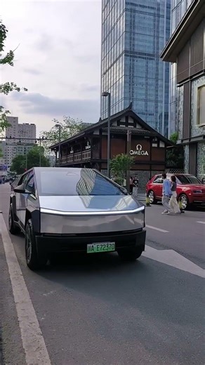 🚀⚡ Tesla Cybertruck Looks Like an Alien Machine 👽🔥 Cybertruck or Rolls-Royce Cullinan? 😳 #testa #car