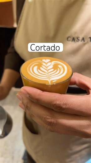 Cortado latte art that actually looks smooth #coffeeart #latteartist #barista