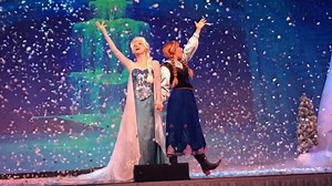 Have you ever seen the "Frozen Sing-A-Long" at Walt Disney World! Here's a fan-favorite Let it Go! | Theme Park Review