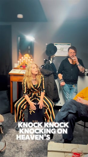 Backstage jam Cajon & Guitar Blues Band