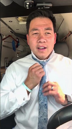 How to tie a double Windsor tie knot