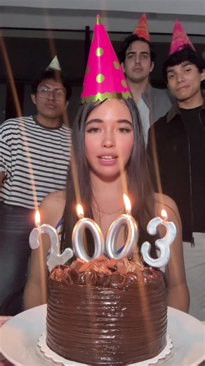 Solo tengo una oportunidad en la vida para hacer este video y lo logré 🥳 comolovers de qué año son ?#cumpleaños #trendingvideo #2003 #happybirthday #oportunidad