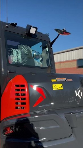 Kubota kx080-5 excavator with a hydraulic quick coupler