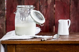 Buttermilch – erfrischend leicht und einfach selbst gemacht! Hier erfährst du, wie's geht! 😉 🍶 Zum Rezept: http://bit.ly/2ztSW86 | dasKochrezept