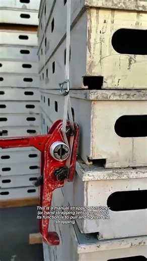How a Manual Strapping Tensioner Secures Heavy Loads