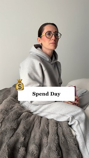 Aleks Petrakieva on Instagram: "I truly believe that aside from the bills you have to pay, you decide how cheap or expensive your day will be. These are the tips I remind myself of all the time to stay on track with my budget: 🥣 Eat at home. If you are not hungry, you will not buy food outside. 👯‍♀️ Choose low cost hangouts. Remember the whole point is to see and talk to your friends. You do not have to spend money to have a good time. 🚌 Take public transport when you can. You support your co