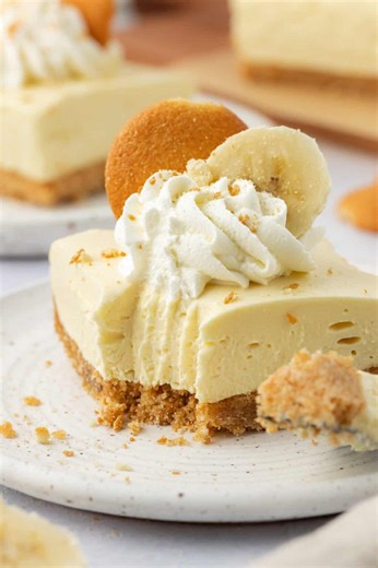 Comment RECIPE and I’ll send it straight to your DMs! 📩👇 These no-bake banana pudding cheesecake bars are creamy, sweet, and perfect for summer—easy to make without turning on the oven! 🍌🧁☀️ Or get the recipe instantly here 👉: https://www.bostongirlbakes.com/banana-pudding-cheesecake-bars/ | Boston Girl Bakes