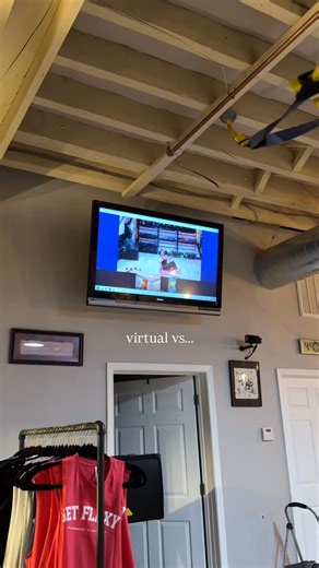 Can’t make it to the studio? We’ve got you 💛 Our virtual classes let you follow along LIVE with our group classes, right from your living room. Camera on for real-time coaching or off for privacy. From sculpt to strength to pilates, you still get that group class energy from wherever you may be! Book your virtual class on our website 📲 | Get Flexy Strength, Stretch & Soul Fitness Studio