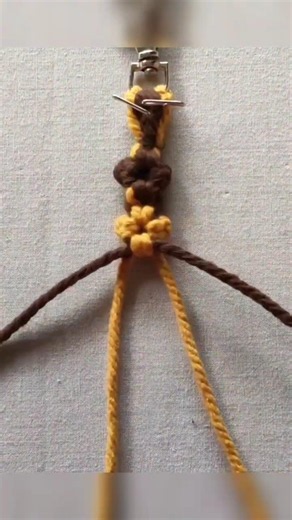 How to Make Macrame Daisy Keychain | Macrame Flower Pattern #macrametutorial #short #macrameknots
