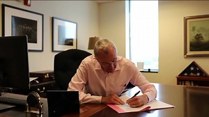 New Jersey, the 3rd state to ratify the Consitutution, just became the 3rd state to legalize sports betting. What do you think? Should Illinois do the same? | WGN TV