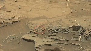Mars Curiosity Rover Finds Mysterious 'Floating Spoon' on the Red Planet