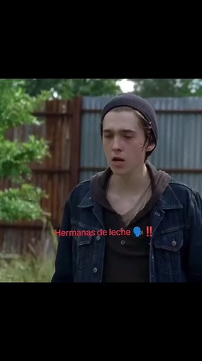 Alden y los personajes de The Walking Dead
