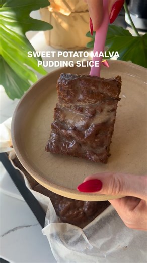 Angelique Daubermann (Lean Body Coach) on Instagram: "I am on the floor 😱 I can’t believe this worked so bloody well!! The thang is bloody insane!! The sweet potato is giving the most beautiful moist, Malva texture and the flavour is 22/10 🥹 it may be the best dupe of the year - with no oil, butter, cream - but she’s soooo decadent! Yoh! If you make one LG dessert for your fammy fam this holiday! Let this be it!!! Hot tip: if you want thicker slices, use a smaller baking it and bake a little l