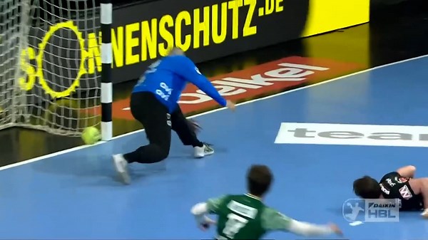 Unglaubliche Handball-Szene: Ball bleibt auf der Linie kleben – kein Tor!