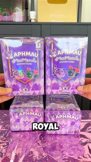 Unboxing Aphmau MeeMeows Series 9 Mystery Royals Blind Bag Collection with ‪@PhillipandGwen‬