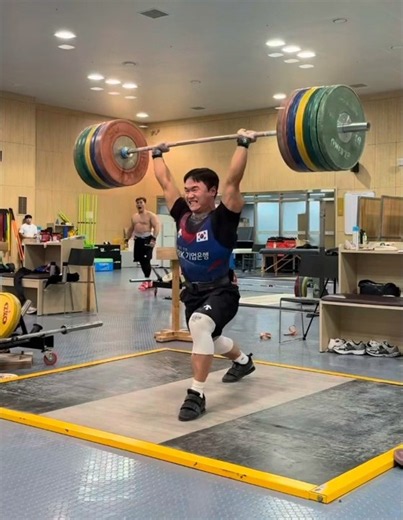 Son Hyeon Ho (75) 200 kg clean and jerk