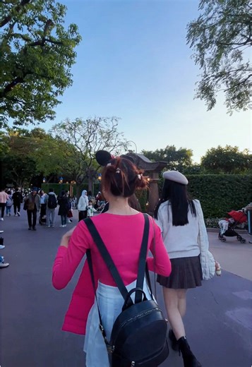 Skirt Outfit Ideas for Hong Kong Disneyland