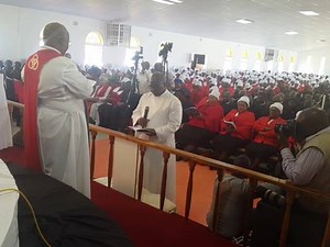 The Act of induction. Presiding Bishop Zipho Siwa leads Rev Noqayi through the process of induction | The Methodist Church of Southern Africa